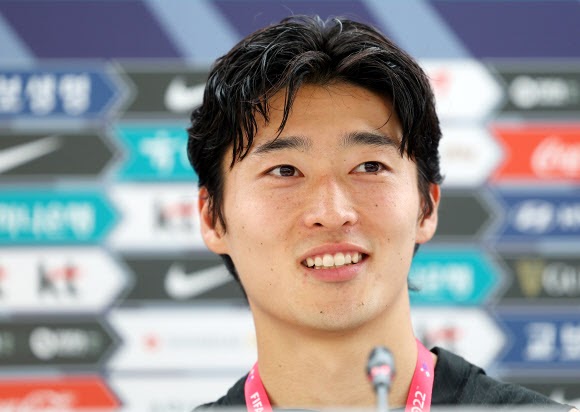 Cho Gue-sung gives an interview