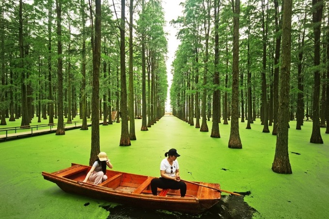 Two girls in a boat on Lake Haoyang
